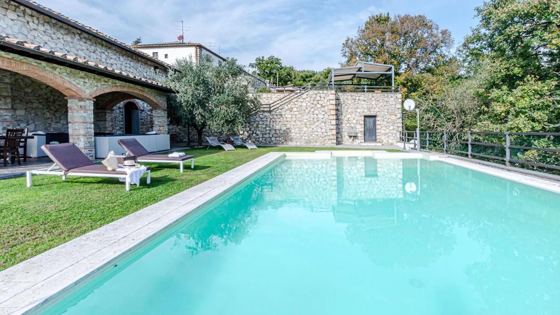 Villa Crociferi Calenzano 0*,  Italia