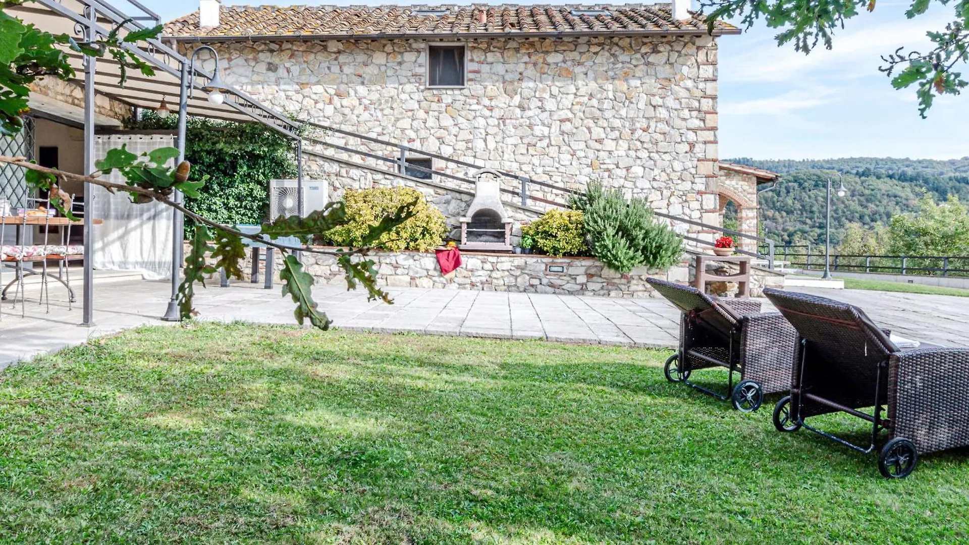 Villa Crociferi Calenzano 0*,